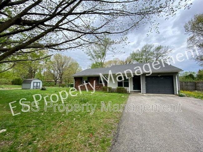 8070 Chiltern Dr in Indianapolis, IN - Building Photo - Building Photo