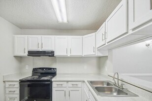 Rise Sunridge in Charlotte, NC - Building Photo