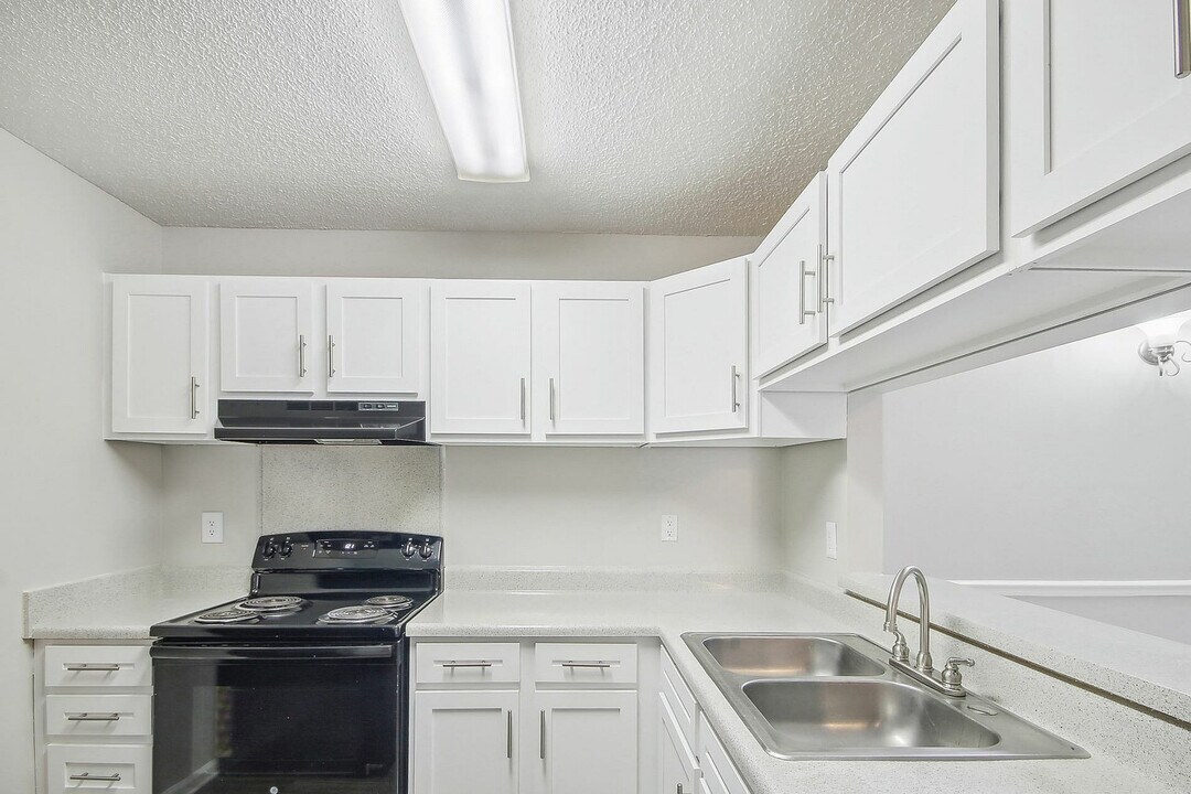 Rise Sunridge in Charlotte, NC - Building Photo