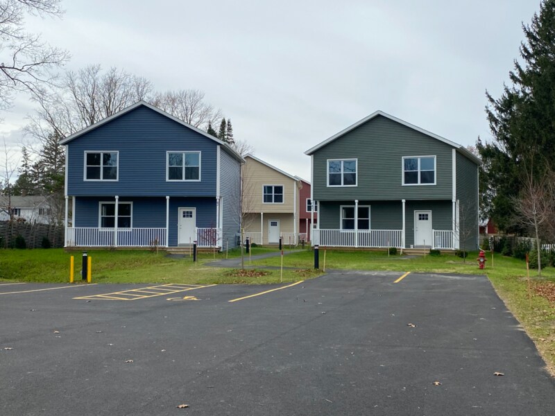 45 Robin's Way in Essex Junction, VT - Building Photo
