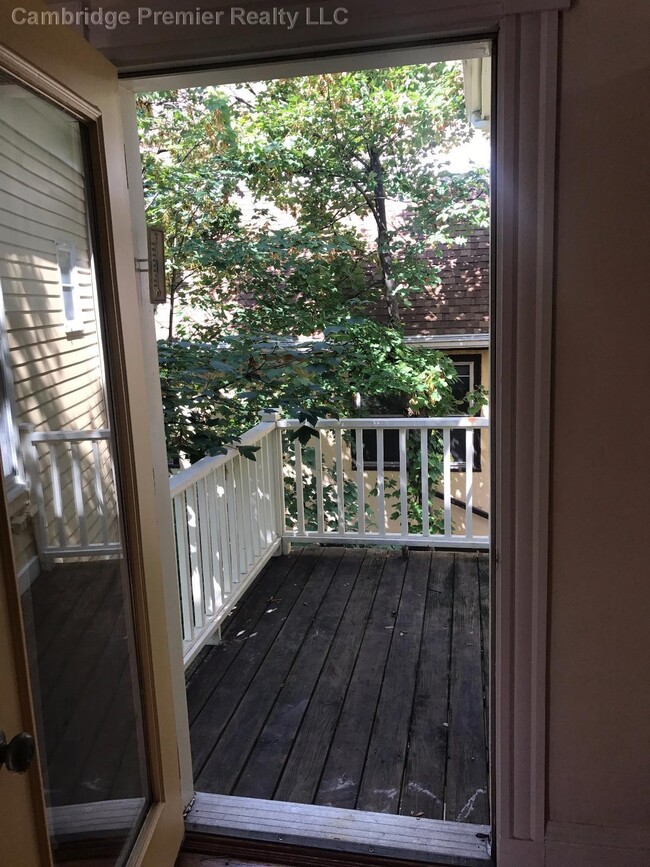 139 Antrim St in Cambridge, MA - Foto de edificio - Building Photo