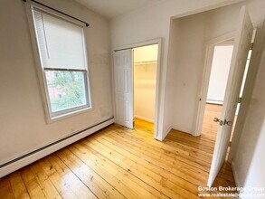 51 Delle Ave, Unit 2 in Boston, MA - Foto de edificio - Building Photo