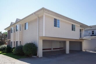 413 N Dubuque St, Unit 1 in Iowa City, IA - Building Photo - Building Photo