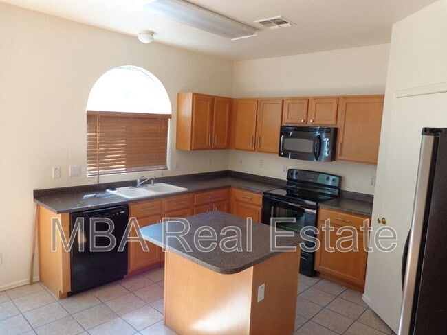 5517 S 11th Pl in Phoenix, AZ - Foto de edificio - Building Photo