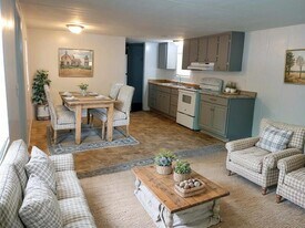 721 Clear Creek Ave in League City, TX - Building Photo