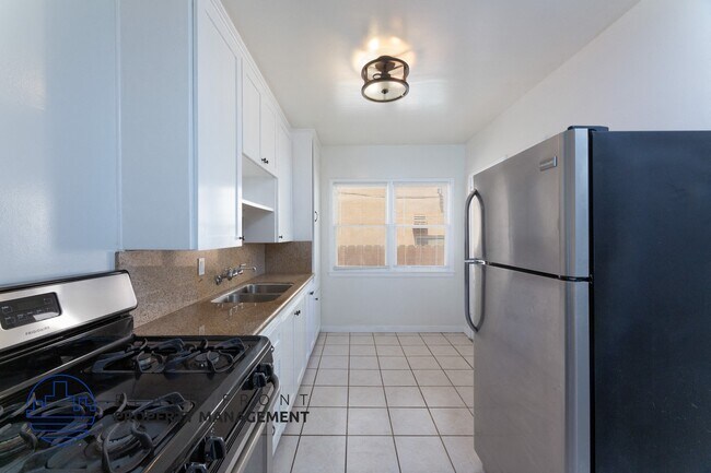 1249 E. 3rd St. in Long Beach, CA - Foto de edificio - Building Photo