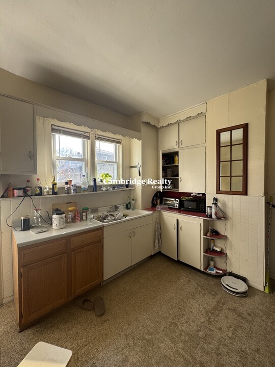 32 Oak St, Unit 1A in Somerville, MA - Building Photo