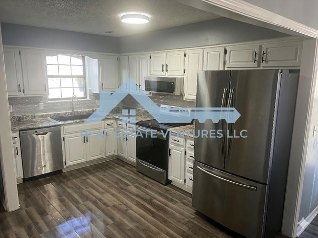 15801 W 127th Ter in Olathe, KS - Foto de edificio - Building Photo