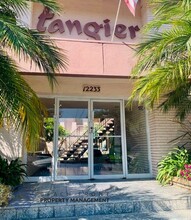 12233 Manor Dr. in Hawthorne, CA - Foto de edificio - Building Photo