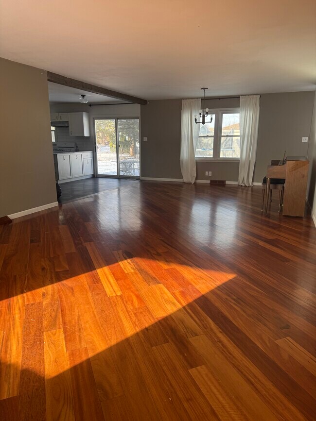 2305 Mayfield Ave in Joliet, IL - Foto de edificio - Building Photo