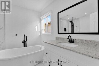 985 Sandcliff Dr in Oshawa, ON - Building Photo - Building Photo