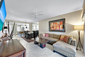28080 Cavendish Ct in Bonita Springs, FL - Foto de edificio - Building Photo