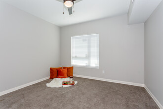 BLVD 64 in Kansas City, MO - Building Photo - Interior Photo