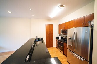 10 Manor St, Unit #1 in Boston, MA - Building Photo - Building Photo