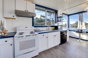 400 S Holladay Dr in Seaside, OR - Building Photo