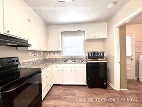 4201 Winedale Ln in Charlotte, NC - Building Photo - Building Photo