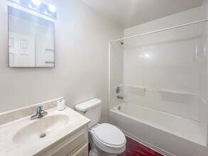 520 Lancaster Creek Dr in Lancaster, VA - Foto de edificio - Building Photo