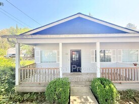 116 S Main Ave in Ridgefield, WA - Building Photo