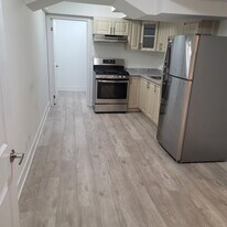 324 Chatfield Dr in Vaughan, ON - Building Photo