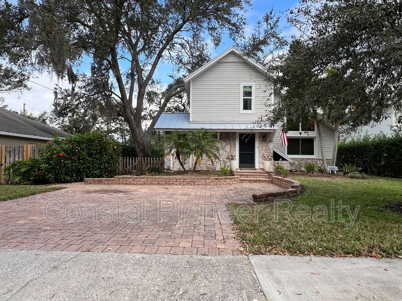 1812 Gulf Beach Blvd in Tarpon Springs, FL - Building Photo