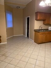 1800 W 21st Plz, Unit 1 Floor in Chicago, IL - Foto de edificio - Building Photo