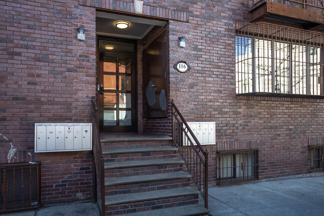 116 Walworth St in Brooklyn, NY - Foto de edificio - Building Photo