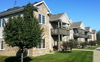 Meadow Cove in Des Moines, IA - Building Photo