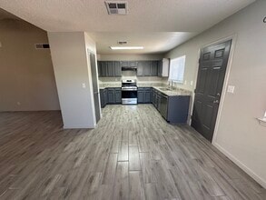 4652 Loma Linda Cir in El Paso, TX - Building Photo - Building Photo