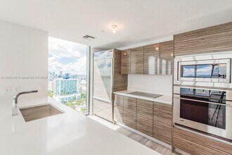 460 NE 28th St, Unit 2508 in Miami, FL - Building Photo - Building Photo