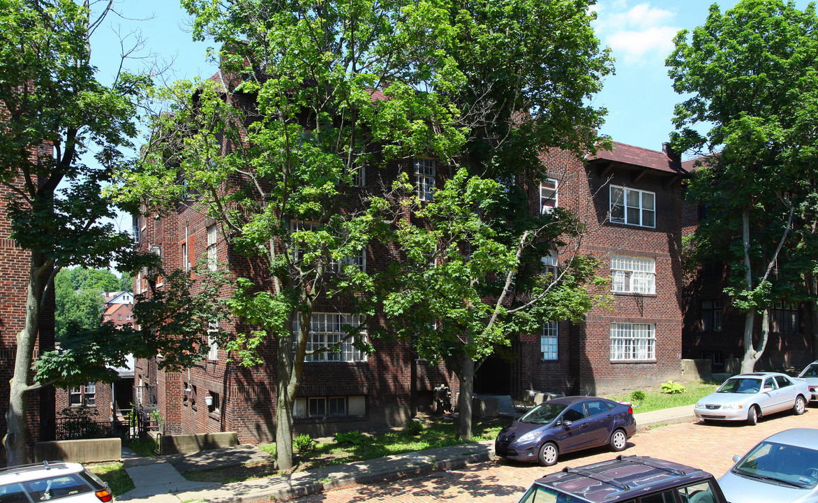 5845 Alderson St in Pittsburgh, PA - Building Photo