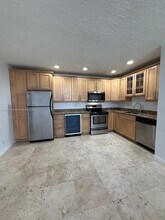530 NE 15th Ct, Unit 6 in Fort Lauderdale, FL - Foto de edificio - Building Photo
