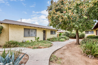 5180 E Hedges Ave in Fresno, CA - Building Photo - Building Photo