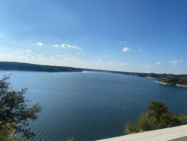 property at 2 Cliffhouse Dr