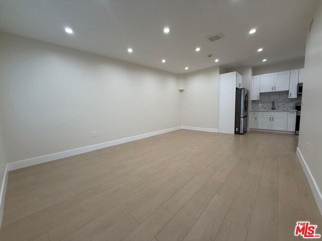 15916 Bahama St in Los Angeles, CA - Building Photo - Building Photo