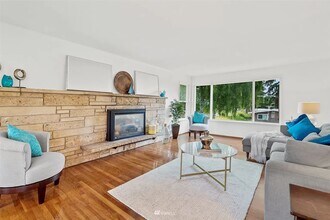 1940 S 244th St in Des Moines, WA - Foto de edificio - Building Photo