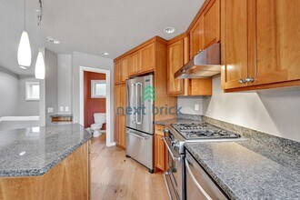 3651 13th Ave W in Seattle, WA - Building Photo - Building Photo