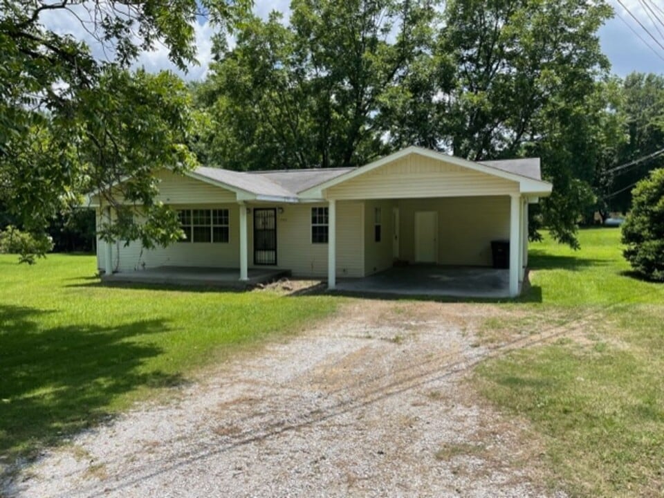 252 Co Rd 1145 in Tupelo, MS - Building Photo