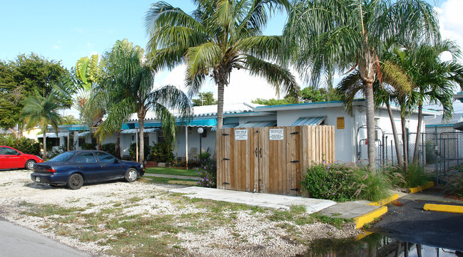 Summer Hollywood Apartments in Hollywood, FL - Foto de edificio - Building Photo