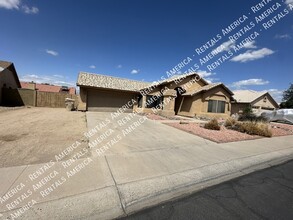 8768 W Berridge Ln in Glendale, AZ - Building Photo - Building Photo
