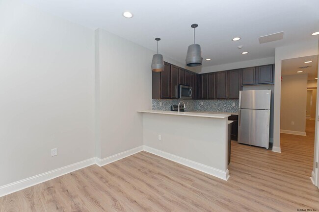 536 Madison Ave-Unit -1 in Albany, NY - Building Photo - Building Photo
