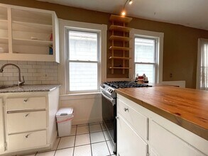 71 Mechanic St, Unit 2 in New Haven, CT - Building Photo - Building Photo