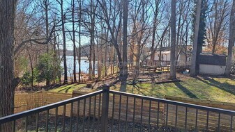 10601 Harbor Dr in Charlotte, NC - Building Photo