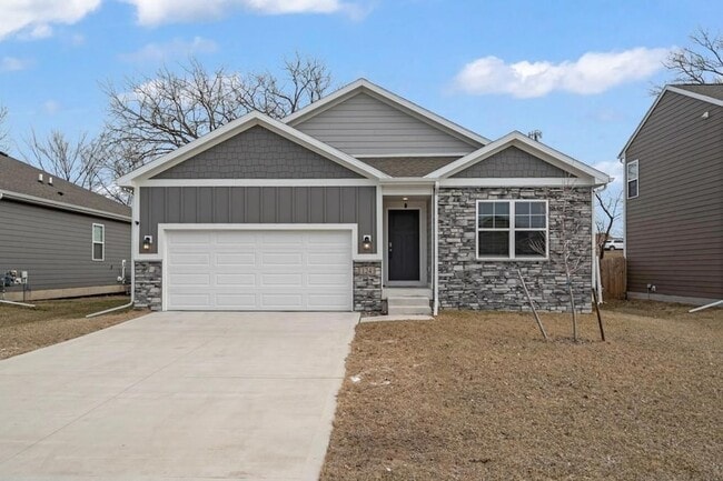 property at 124 Dakota Cir