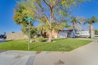 3316 Fiesta Ave in Bakersfield, CA - Building Photo - Building Photo