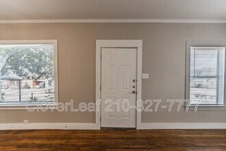 206 Hoover Ave in San Antonio, TX - Building Photo - Building Photo