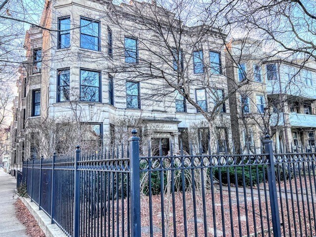 property at 3216 W Altgeld St