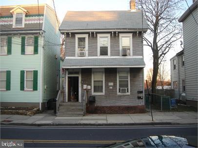 27 Pine St in Mount Holly, NJ - Building Photo