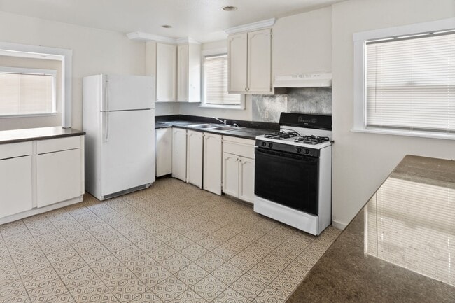 1285 77th Ave in Oakland, CA - Building Photo - Building Photo