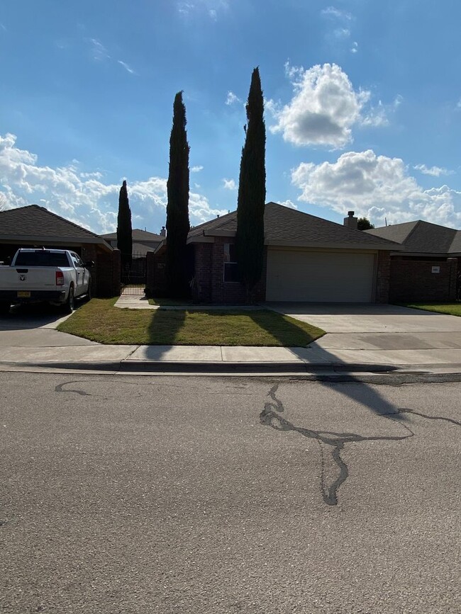 5403 Wimberley St in Odessa, TX - Foto de edificio - Building Photo