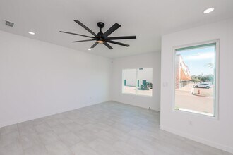 8218 Casa Verde Rd in Laredo, TX - Building Photo - Building Photo